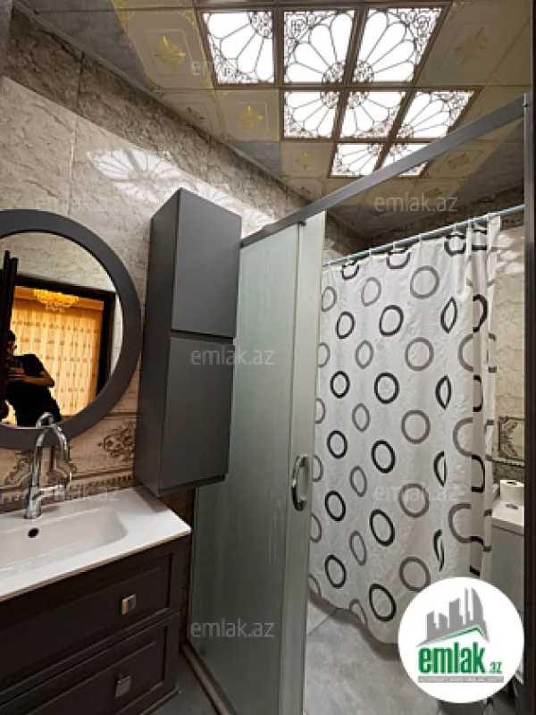 Satılır 9 otaqlı həyət evi 550 m²