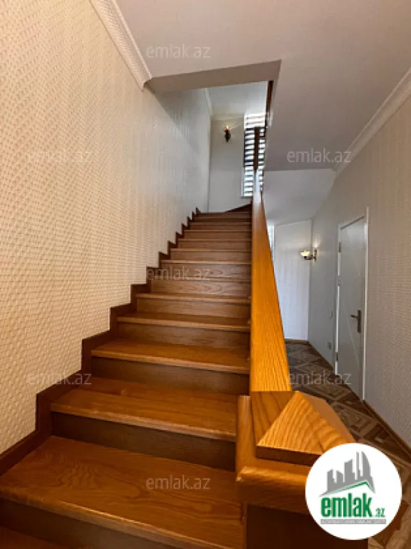 Satılır 9 otaqlı həyət evi 550 m²