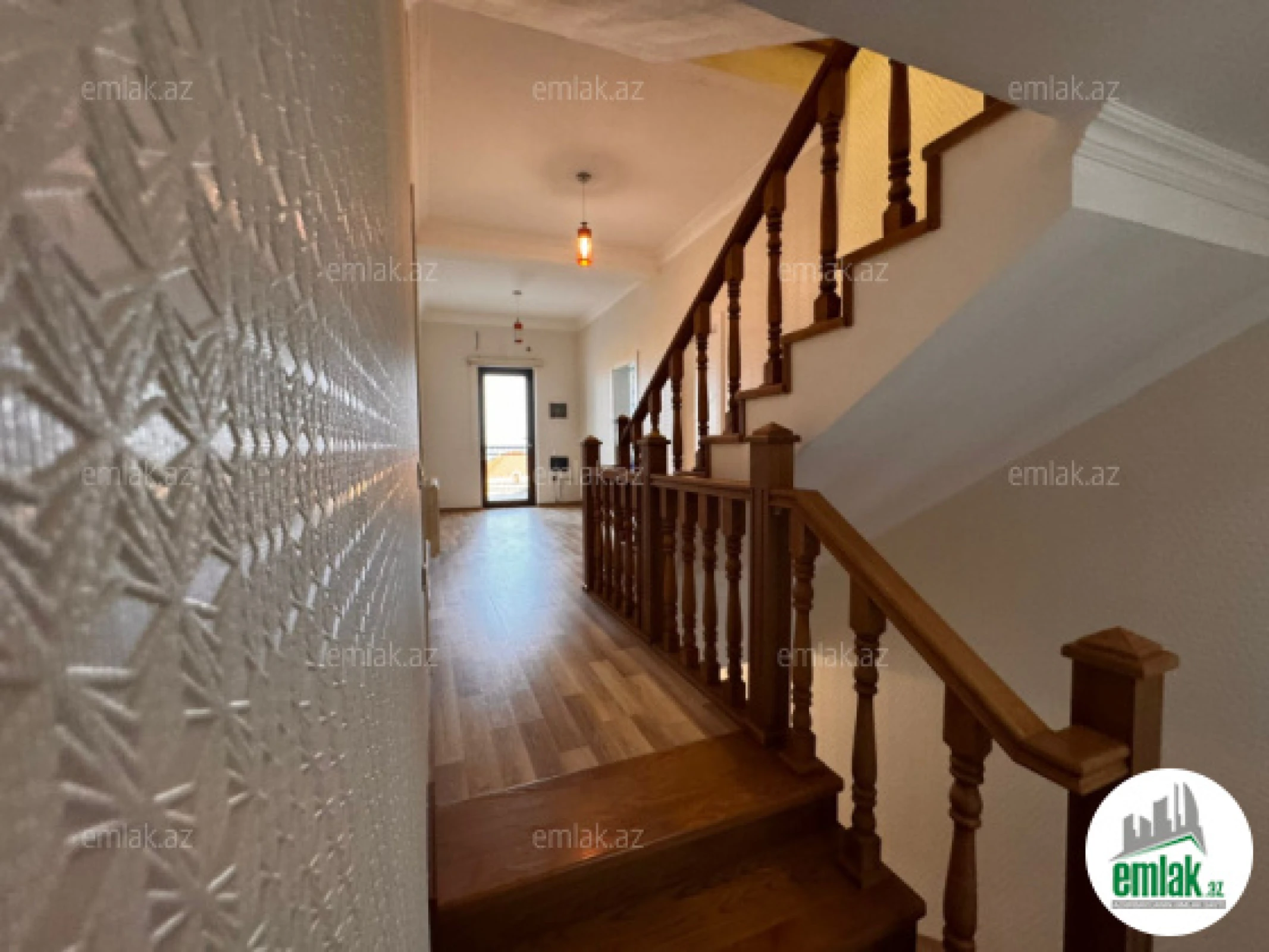 Satılır 9 otaqlı həyət evi 550 m²