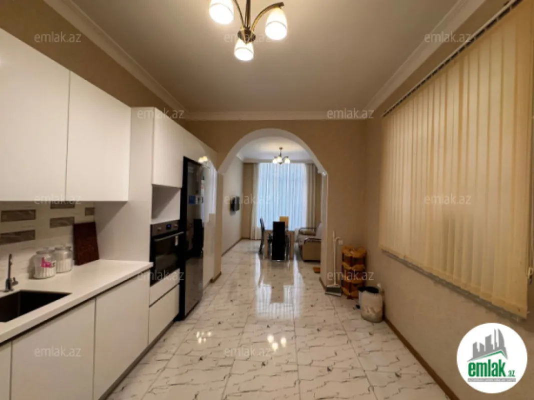 Satılır 9 otaqlı həyət evi 550 m²