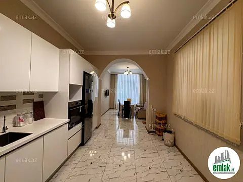Satılır 9 otaqlı həyət evi 550 m²