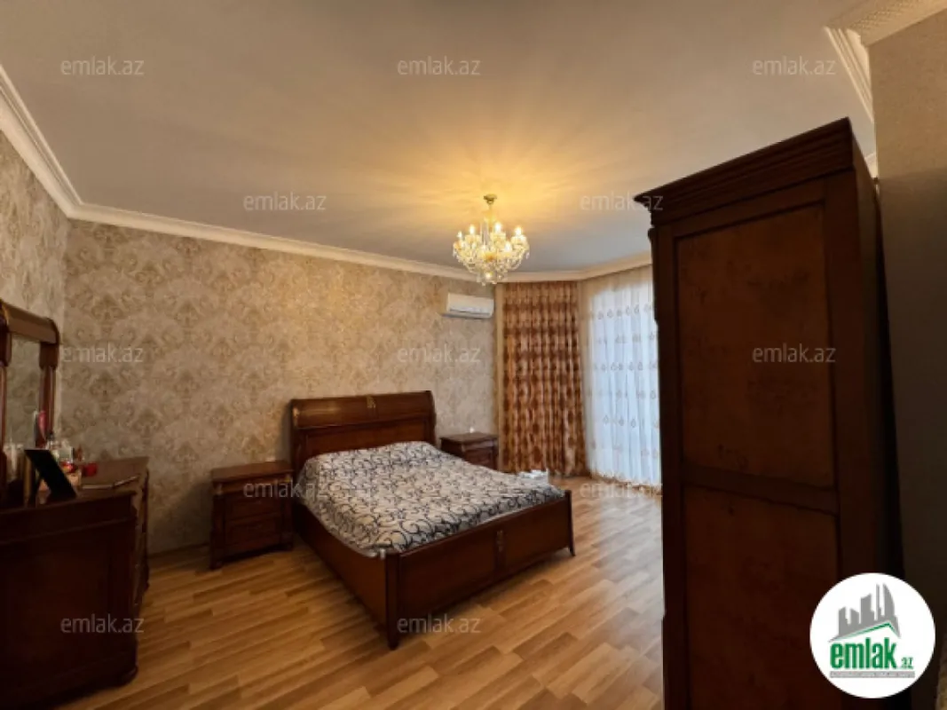 Satılır 9 otaqlı həyət evi 550 m²