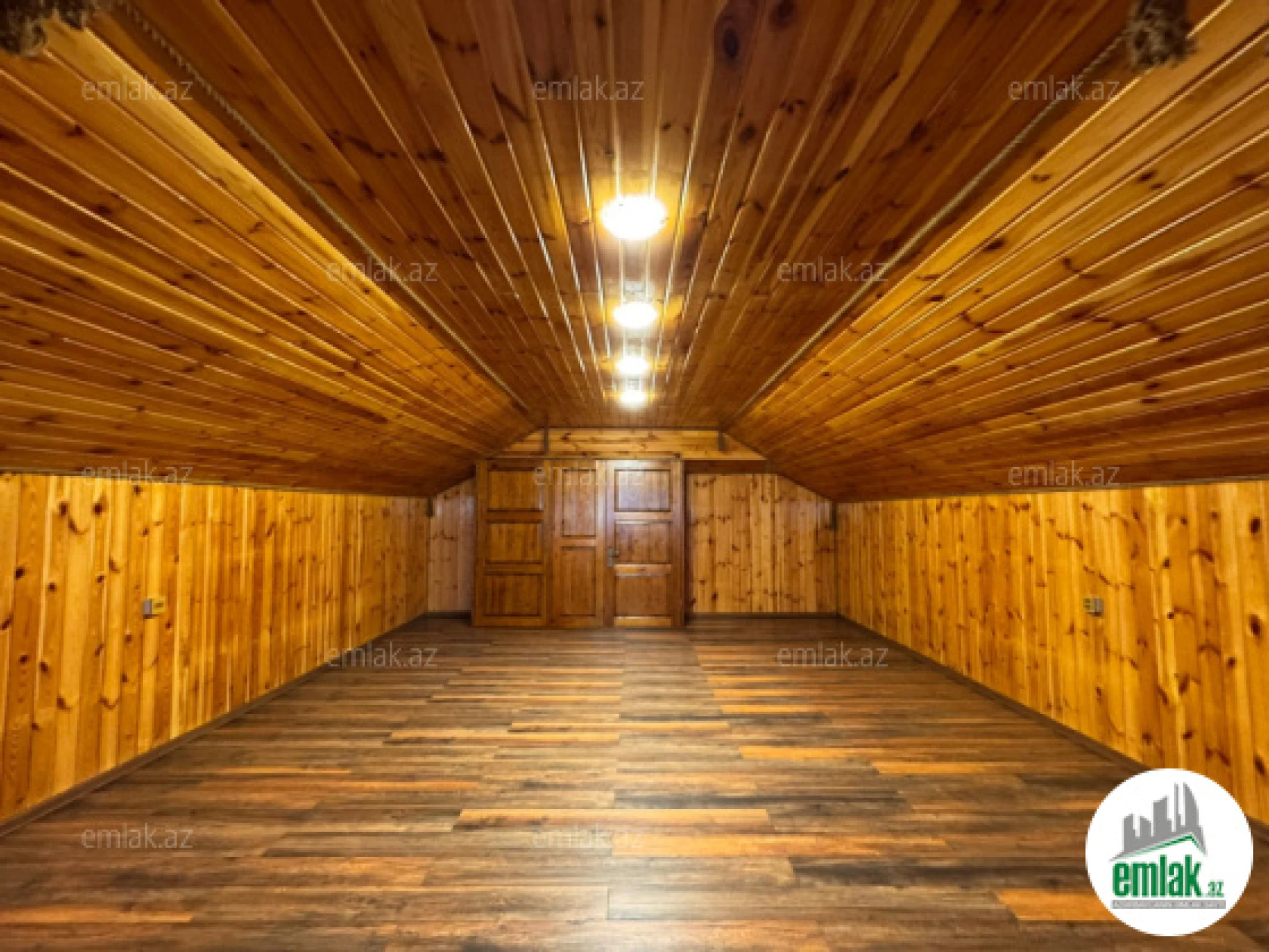 Satılır 9 otaqlı həyət evi 550 m²