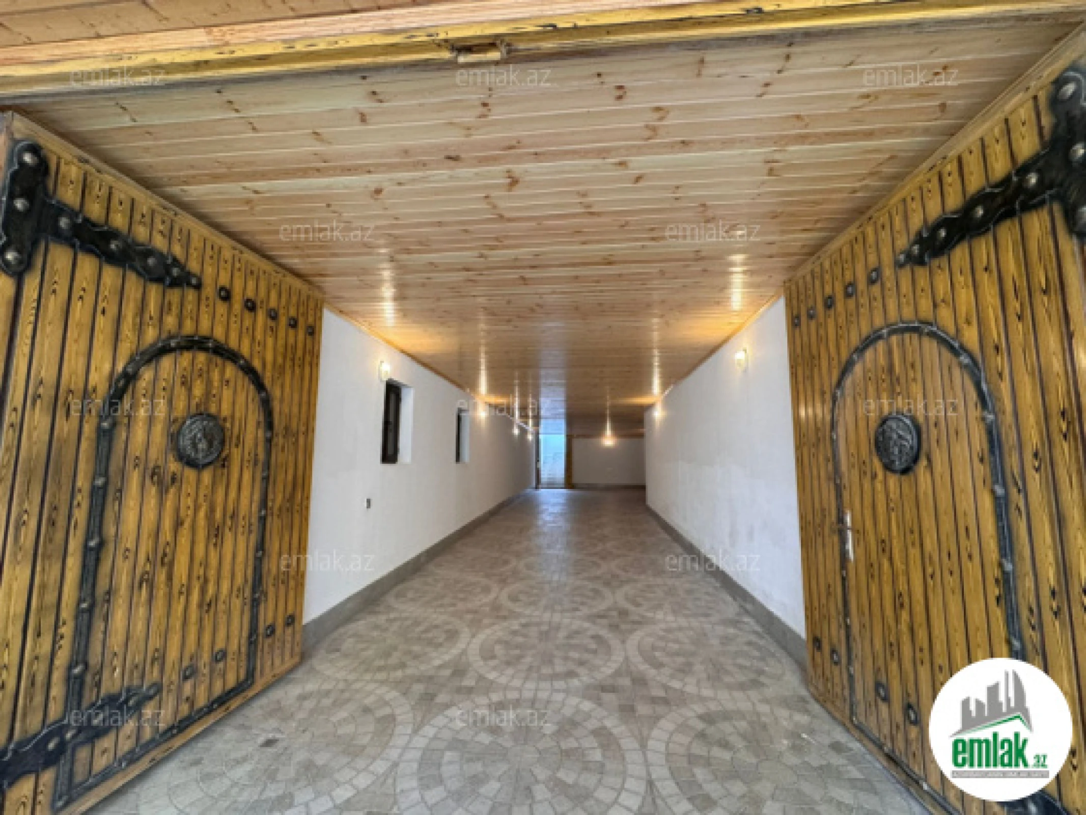 Satılır 9 otaqlı həyət evi 550 m²