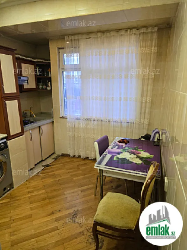 Satılır 3 otaqlı köhnə tikili 90 m²