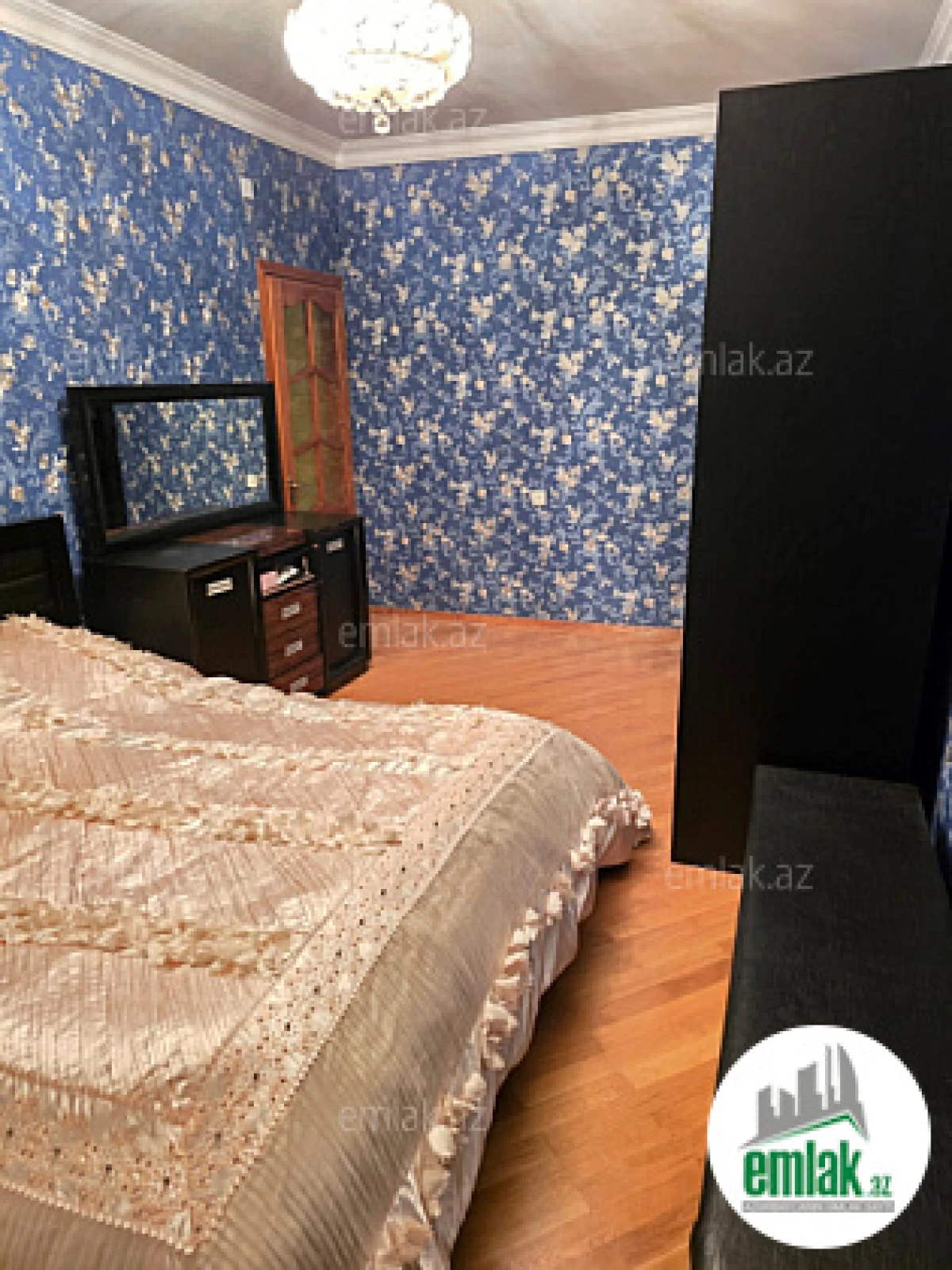 Satılır 3 otaqlı köhnə tikili 90 m²