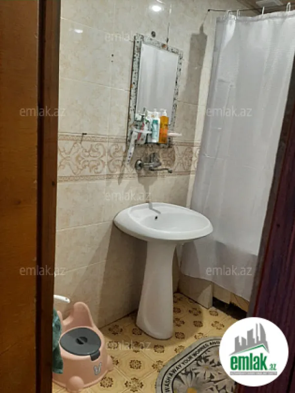Satılır 2 otaqlı köhnə tikili 65 m²