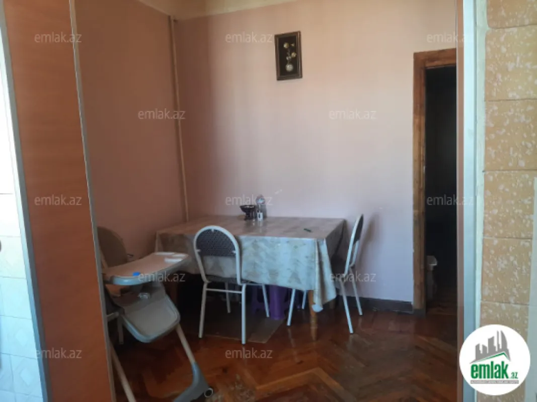 Satılır 2 otaqlı köhnə tikili 65 m²