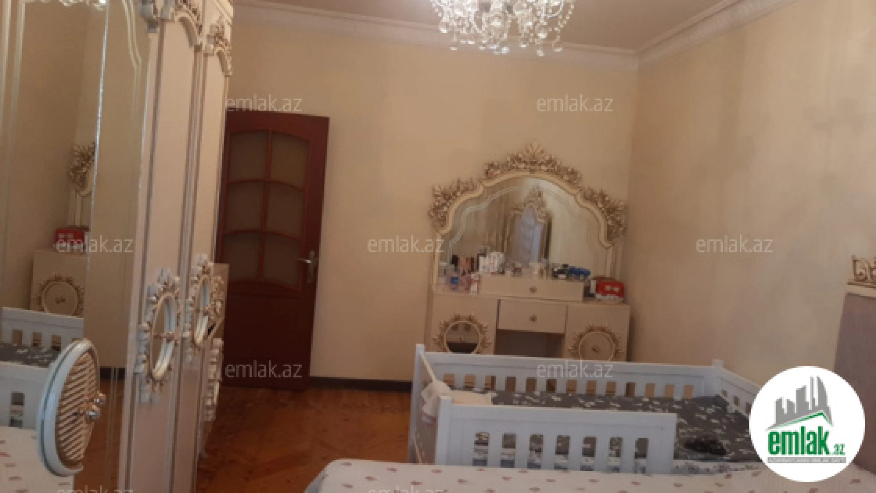 Satılır 2 otaqlı köhnə tikili 65 m²