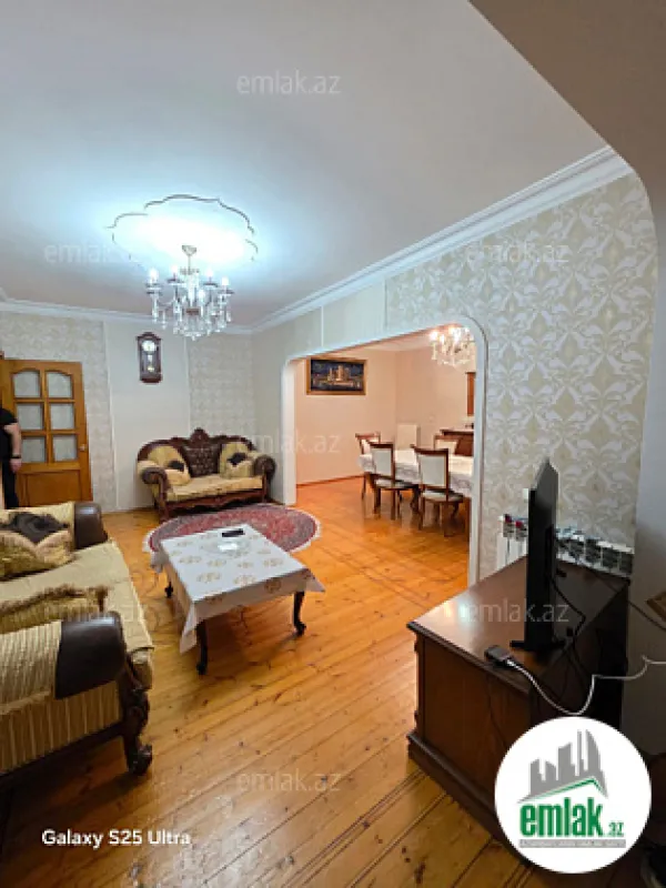 Satılır 5 otaqlı köhnə tikili 130 m²