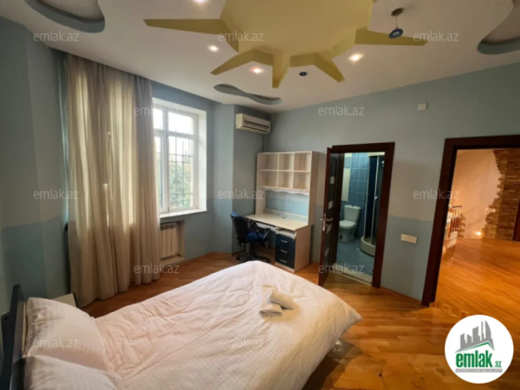 Satılır 7 otaqlı həyət evi 500 m²