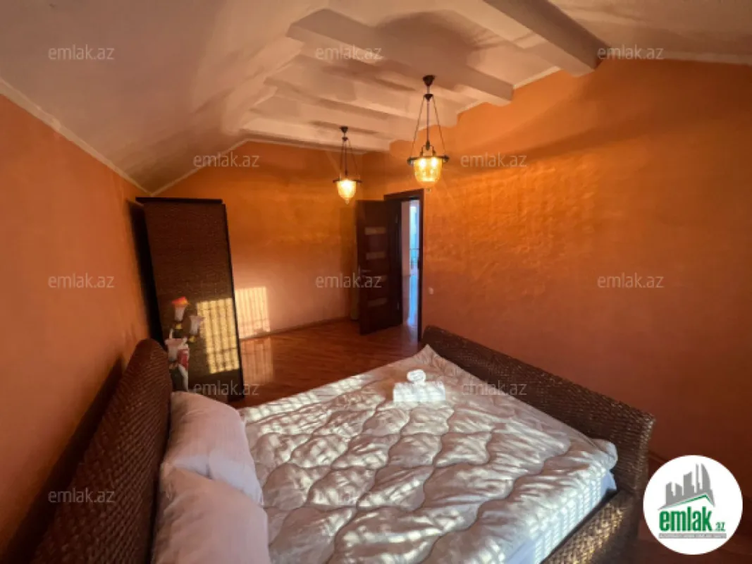 Satılır 7 otaqlı həyət evi 500 m²