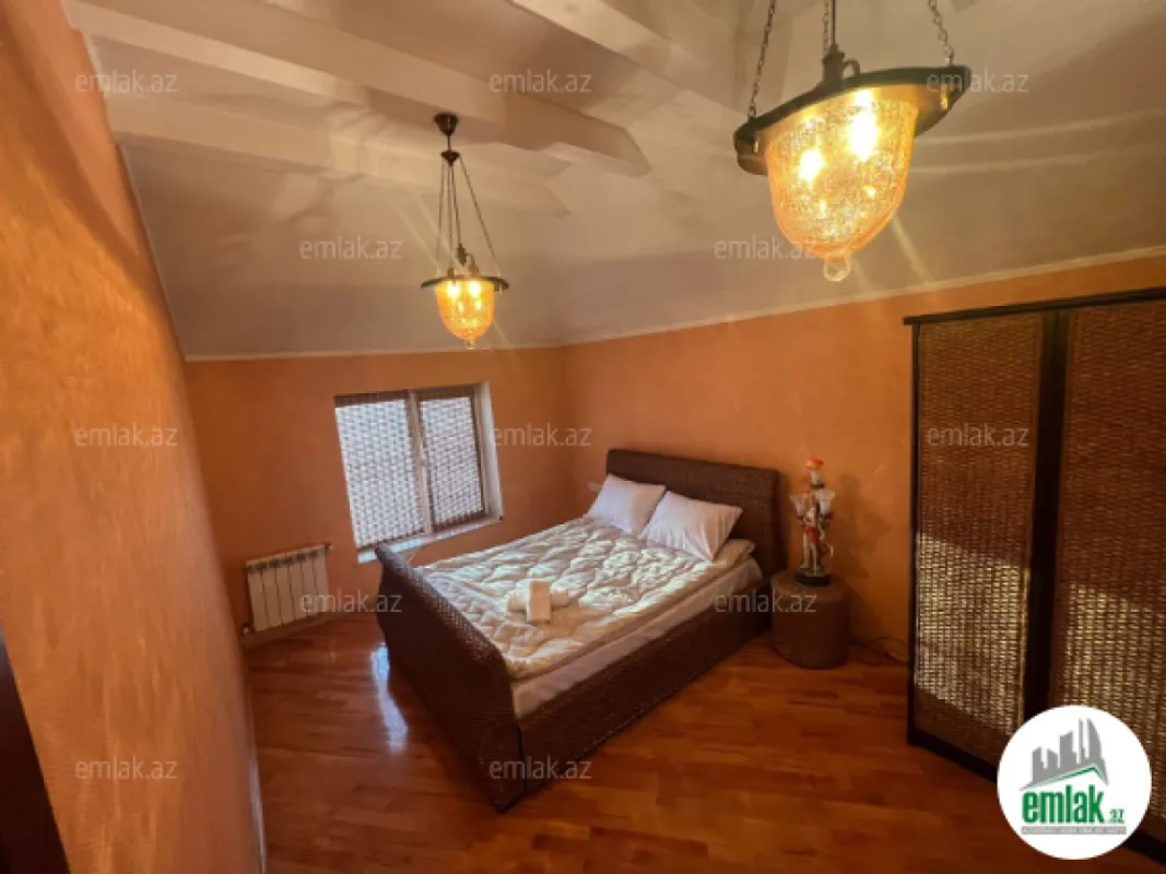 Satılır 7 otaqlı həyət evi 500 m²