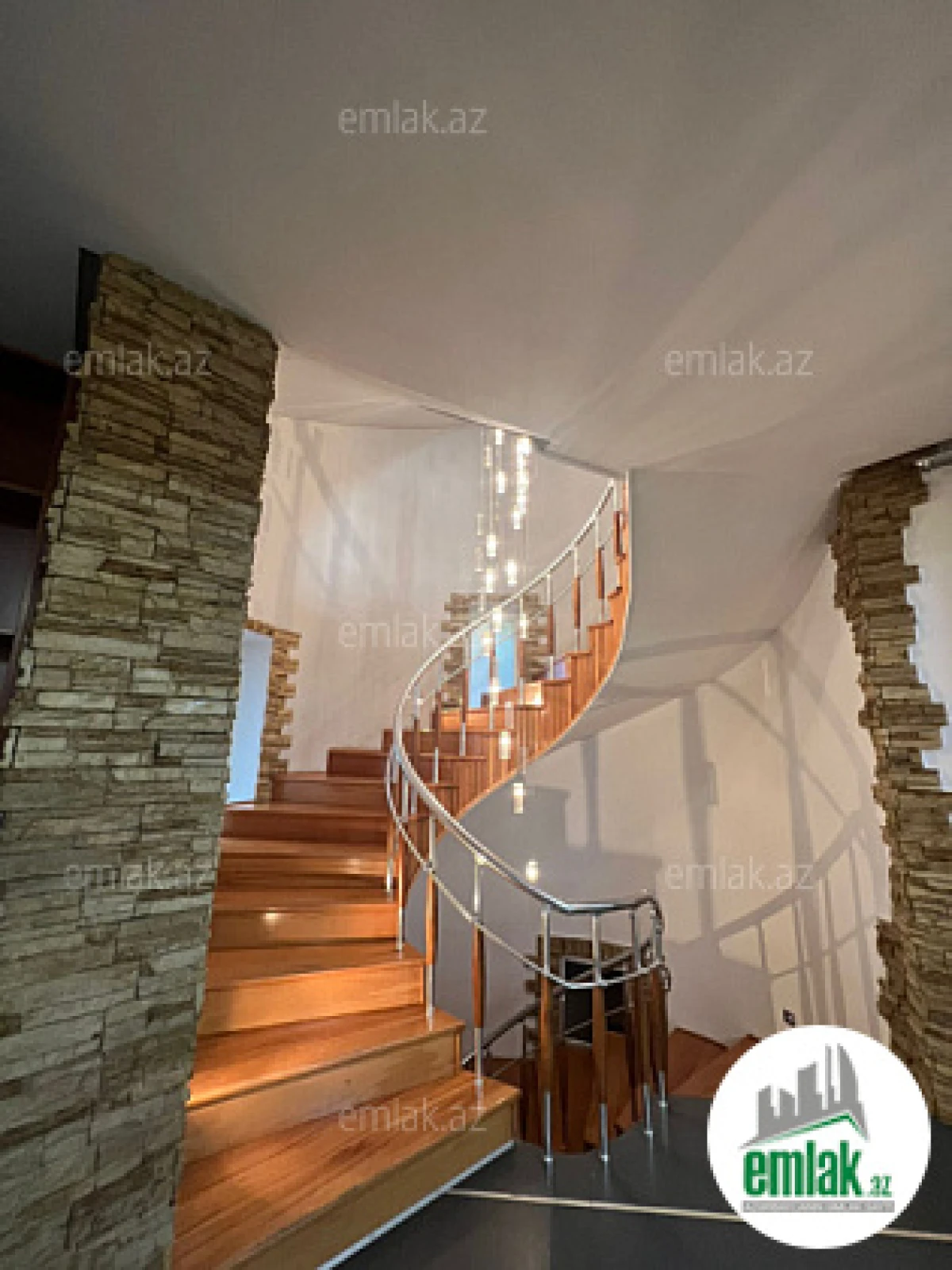 Satılır 7 otaqlı həyət evi 500 m²