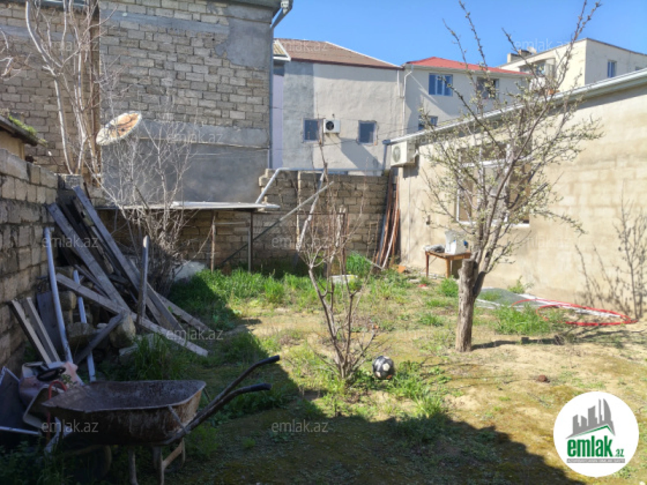 Satılır 5 otaqlı həyət evi 300 m²