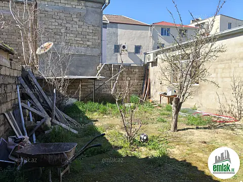 Satılır 5 otaqlı həyət evi 300 m²