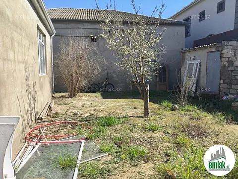 Satılır 5 otaqlı həyət evi 300 m²