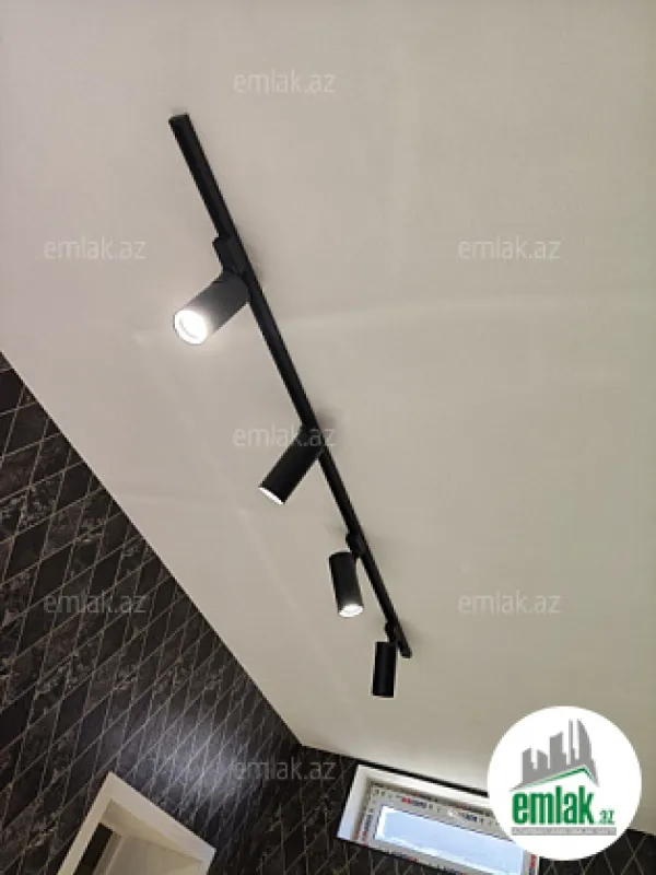 Satılır 5 otaqlı həyət evi 300 m²