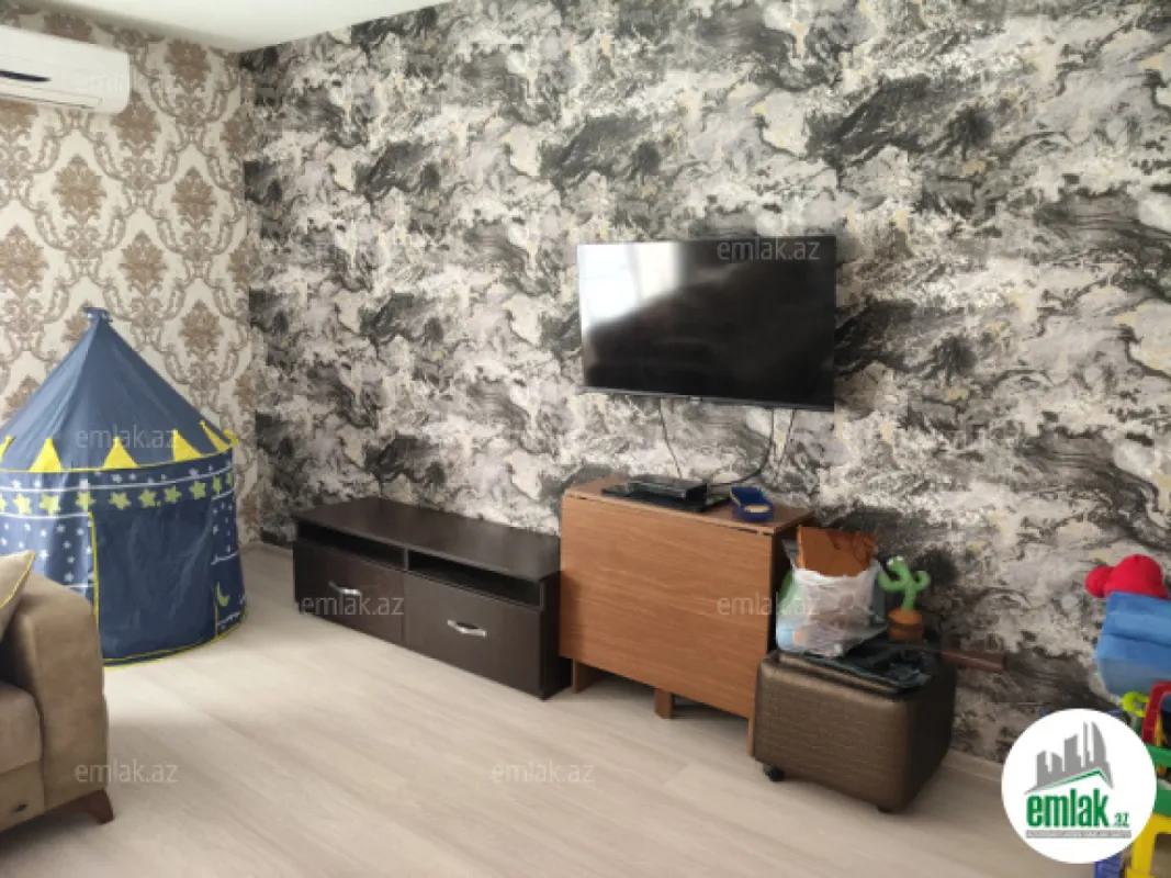 Satılır 5 otaqlı həyət evi 300 m²