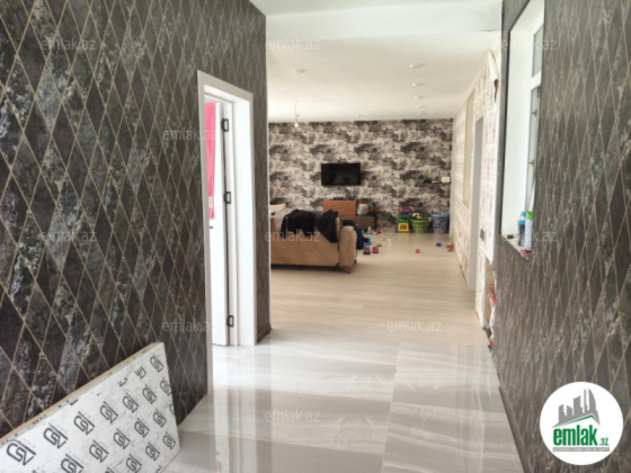 Satılır 5 otaqlı həyət evi 300 m²