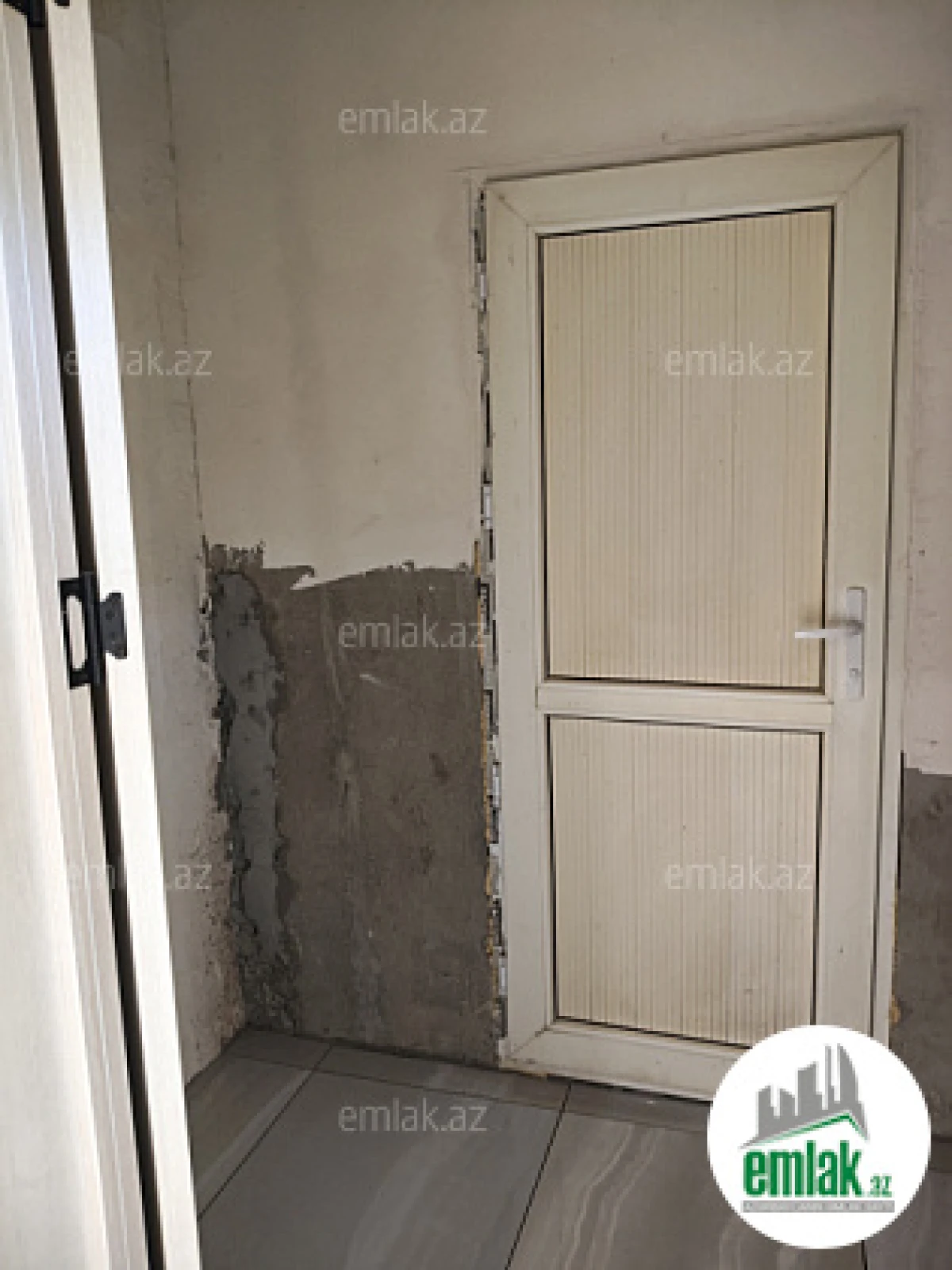 Satılır 5 otaqlı həyət evi 300 m²