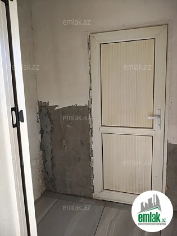 Satılır 5 otaqlı həyət evi 300 m²