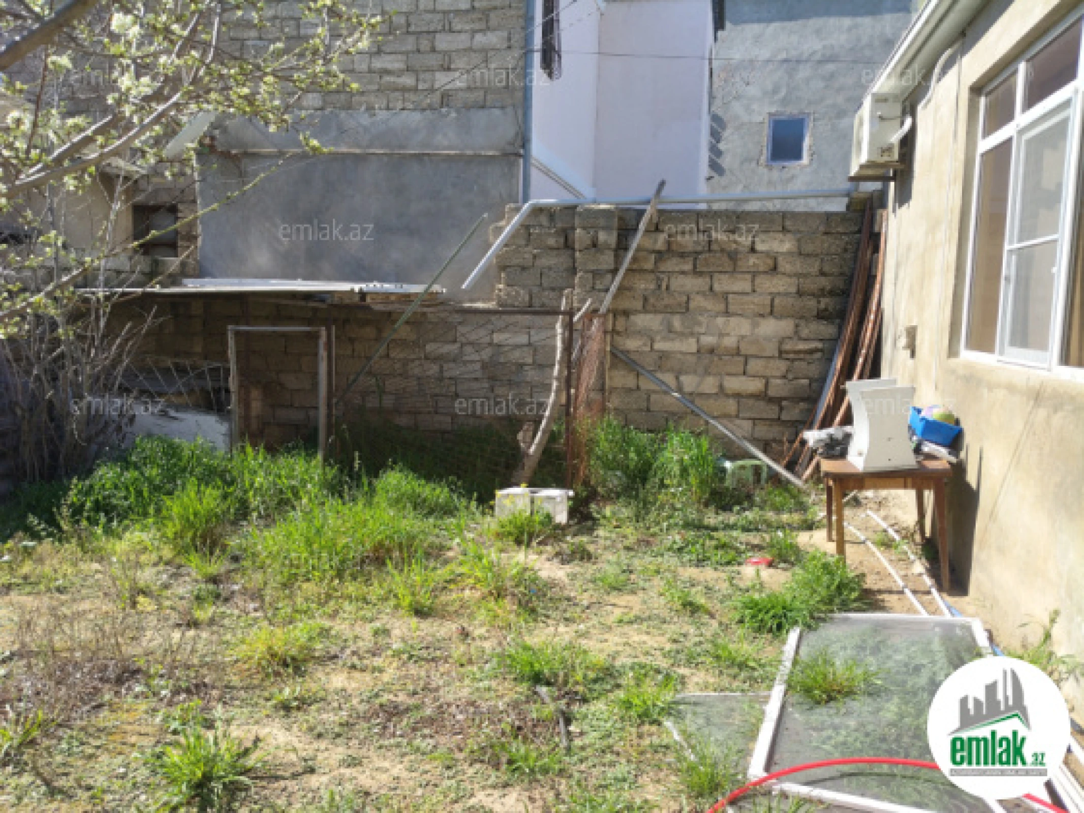 Satılır 5 otaqlı həyət evi 300 m²