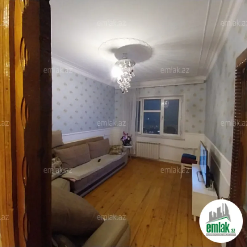 Satılır 3 otaqlı köhnə tikili 80 m²