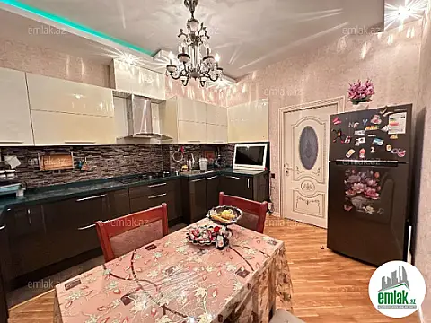 Satılır 3 otaqlı yeni tikili 140 m²