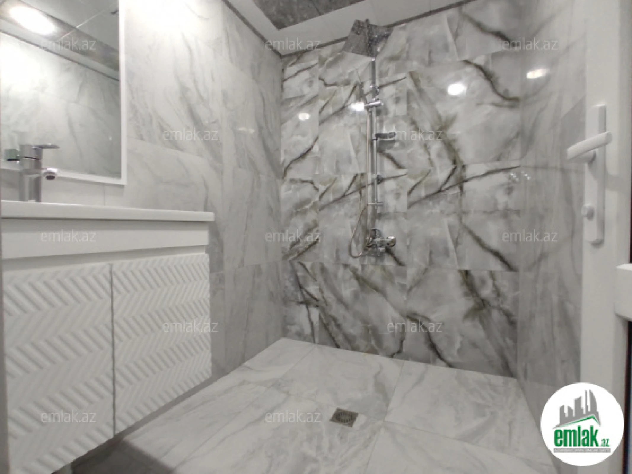 Satılır 3 otaqlı köhnə tikili 75 m²