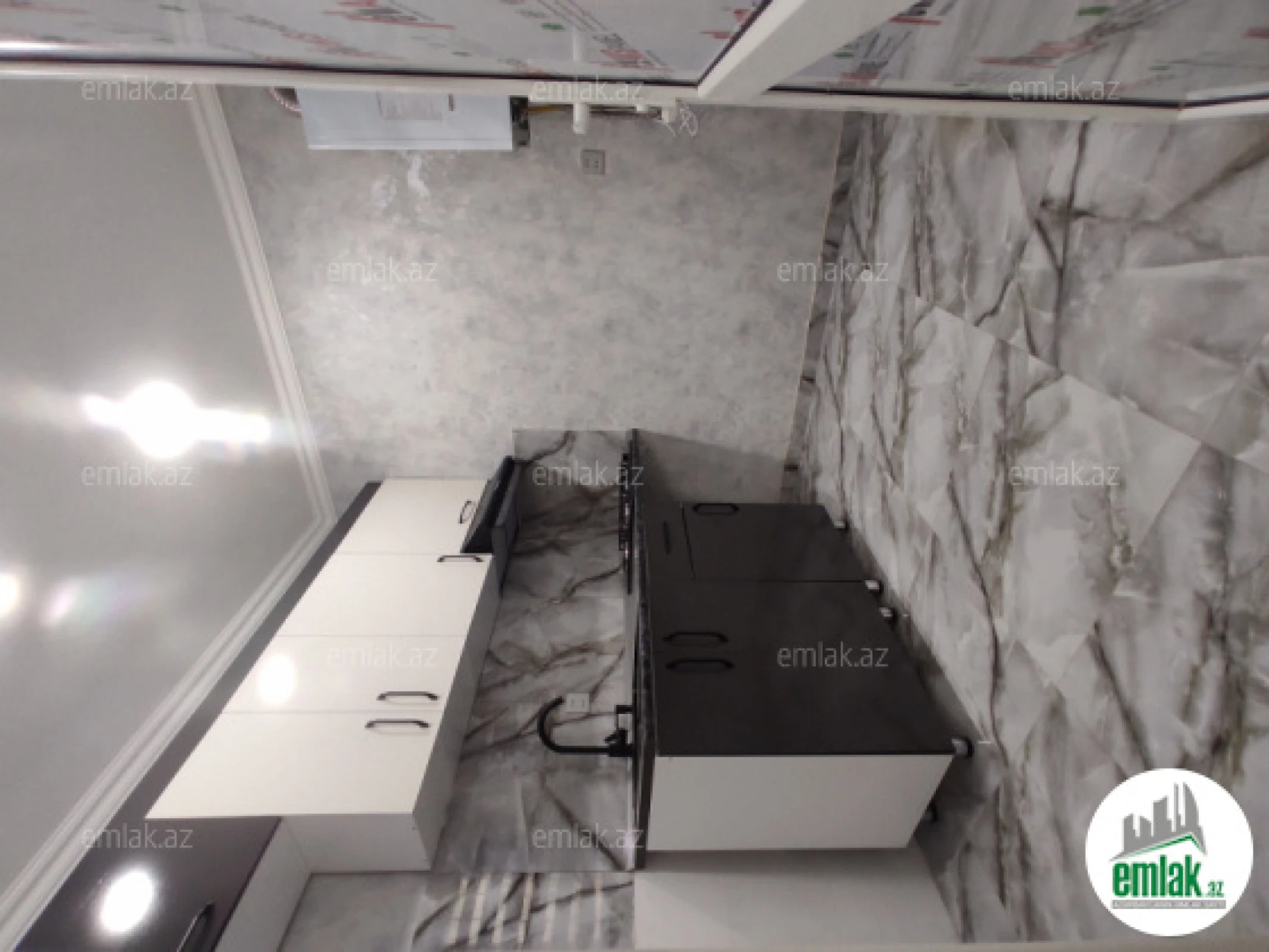 Satılır 3 otaqlı köhnə tikili 75 m²