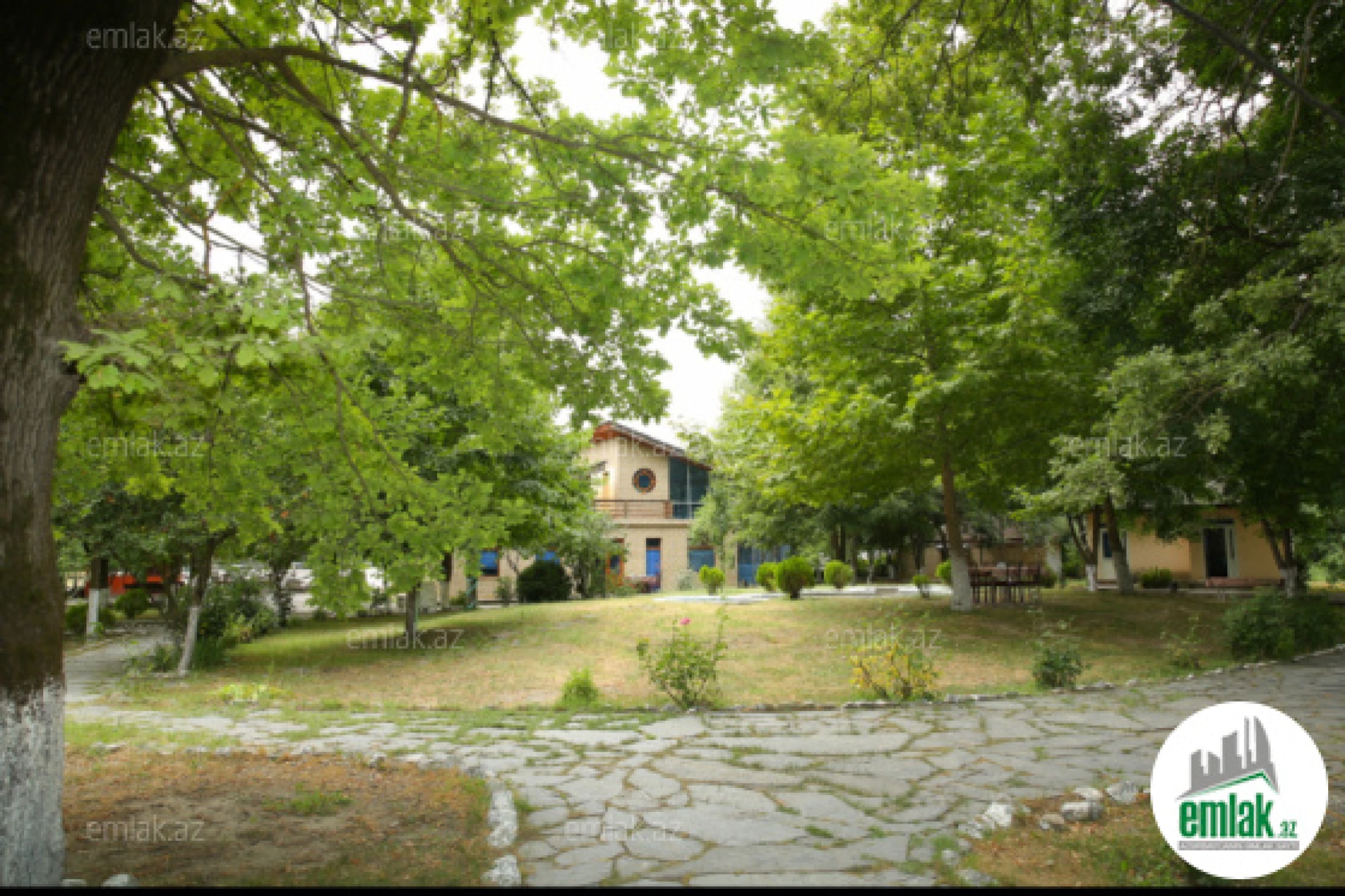 Satılır 8 otaqlı obyekt 500 m²