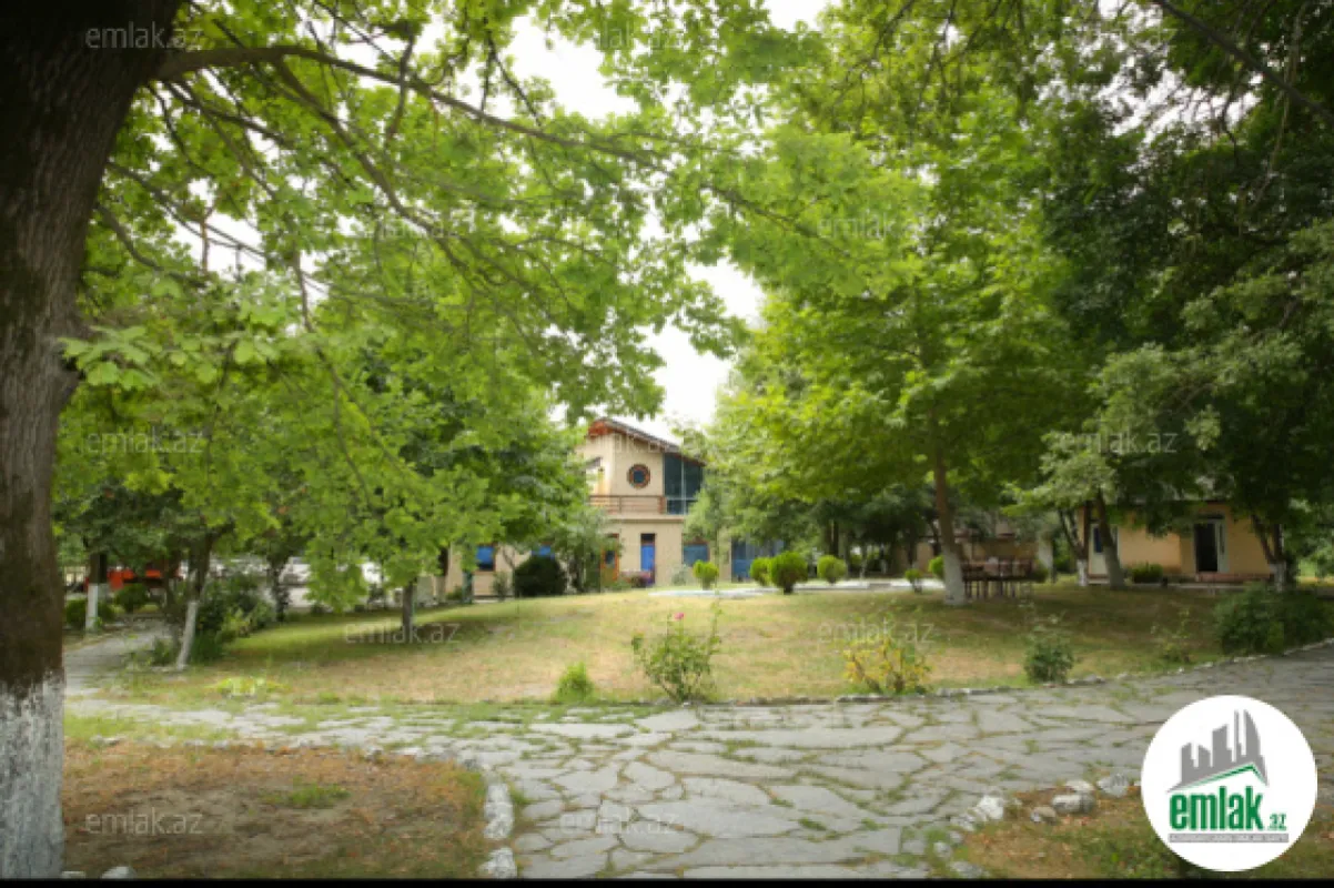 Satılır 8 otaqlı obyekt 500 m²