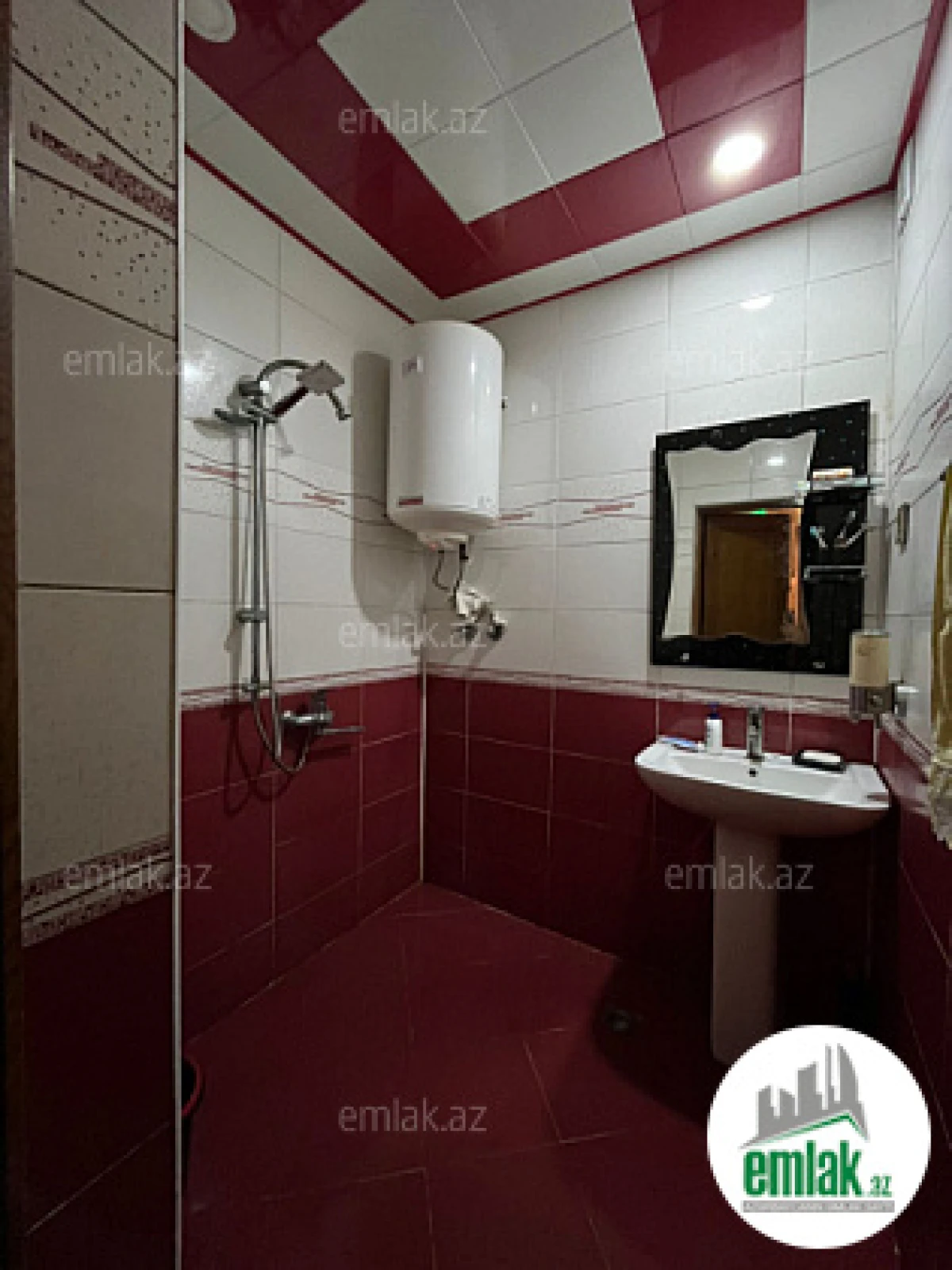 Satılır 3 otaqlı köhnə tikili 90 m²