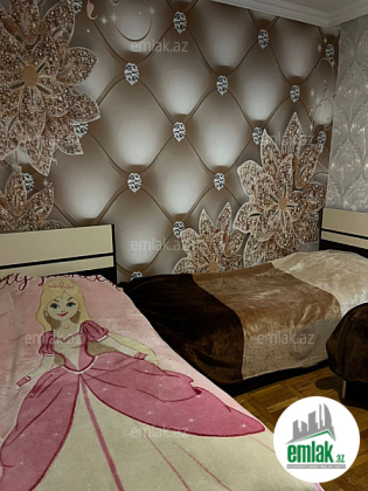 Satılır 3 otaqlı köhnə tikili 90 m²