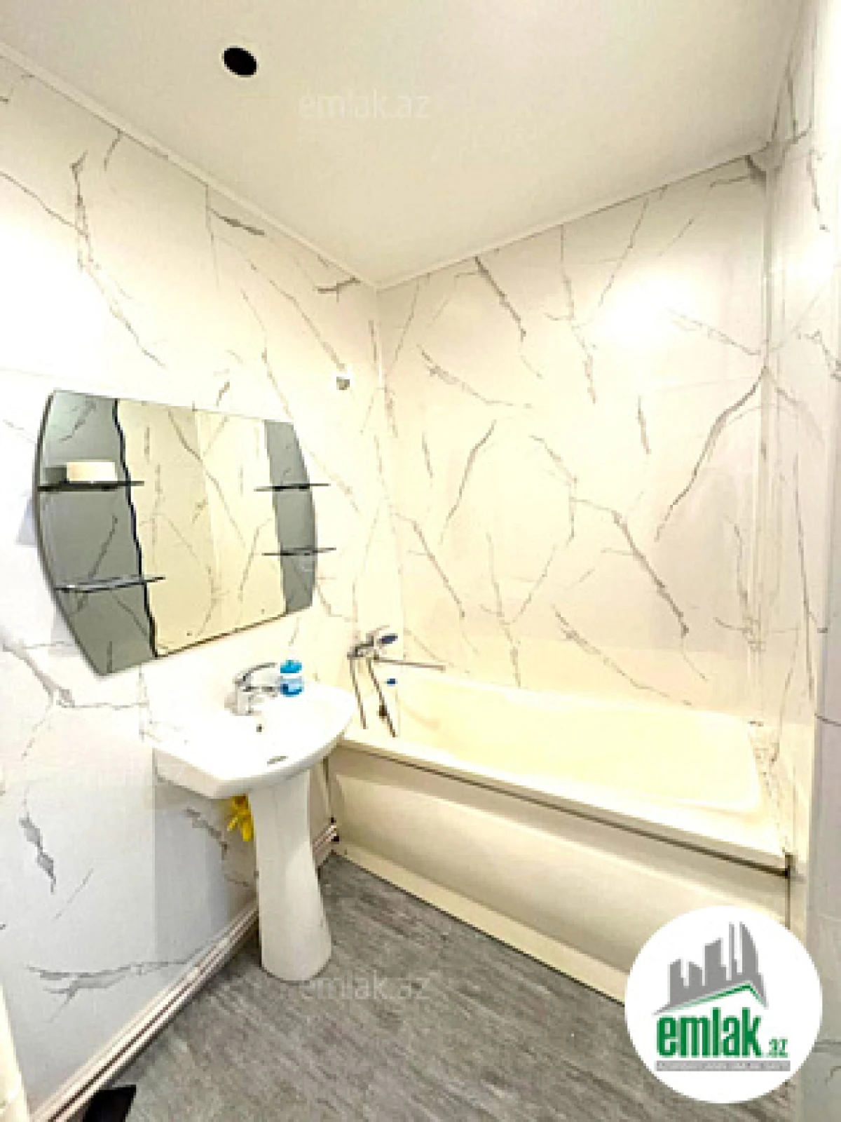 Satılır 2 otaqlı köhnə tikili 70 m²