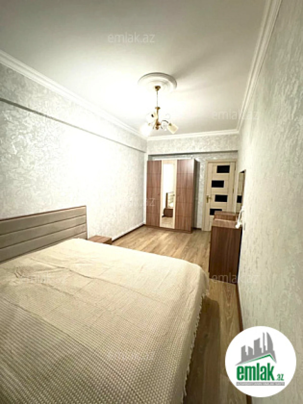 Satılır 2 otaqlı köhnə tikili 70 m²