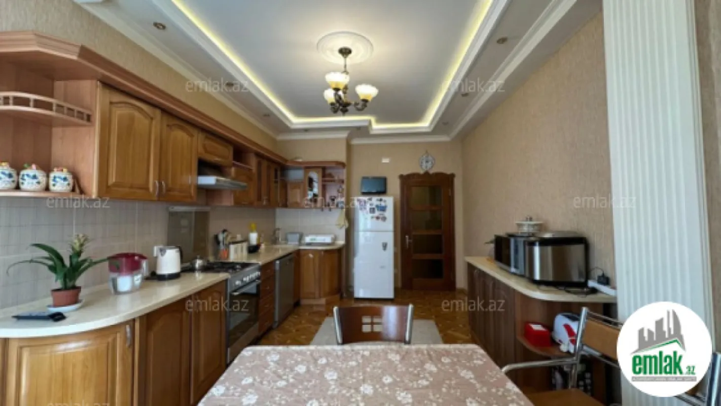 Satılır 3 otaqlı yeni tikili 140 m²