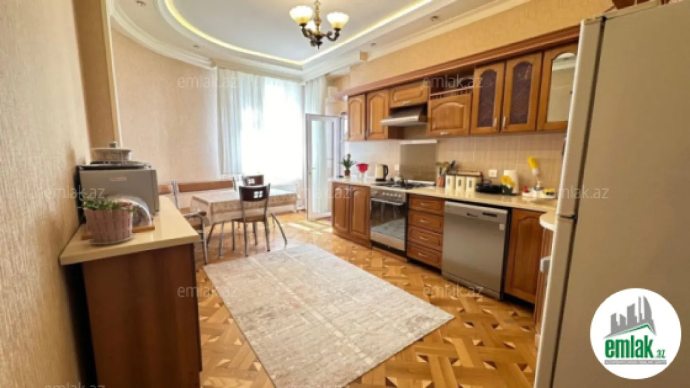 Satılır 3 otaqlı yeni tikili 140 m²