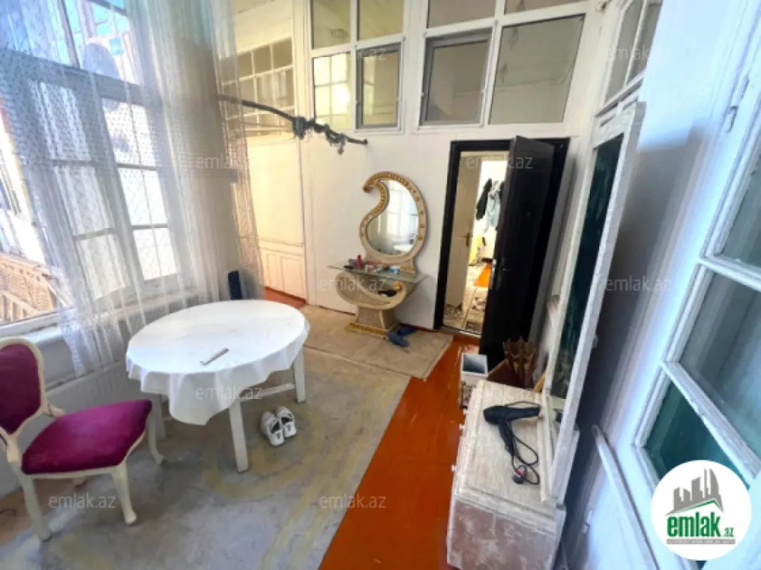 Satılır 2 otaqlı köhnə tikili 45 m²