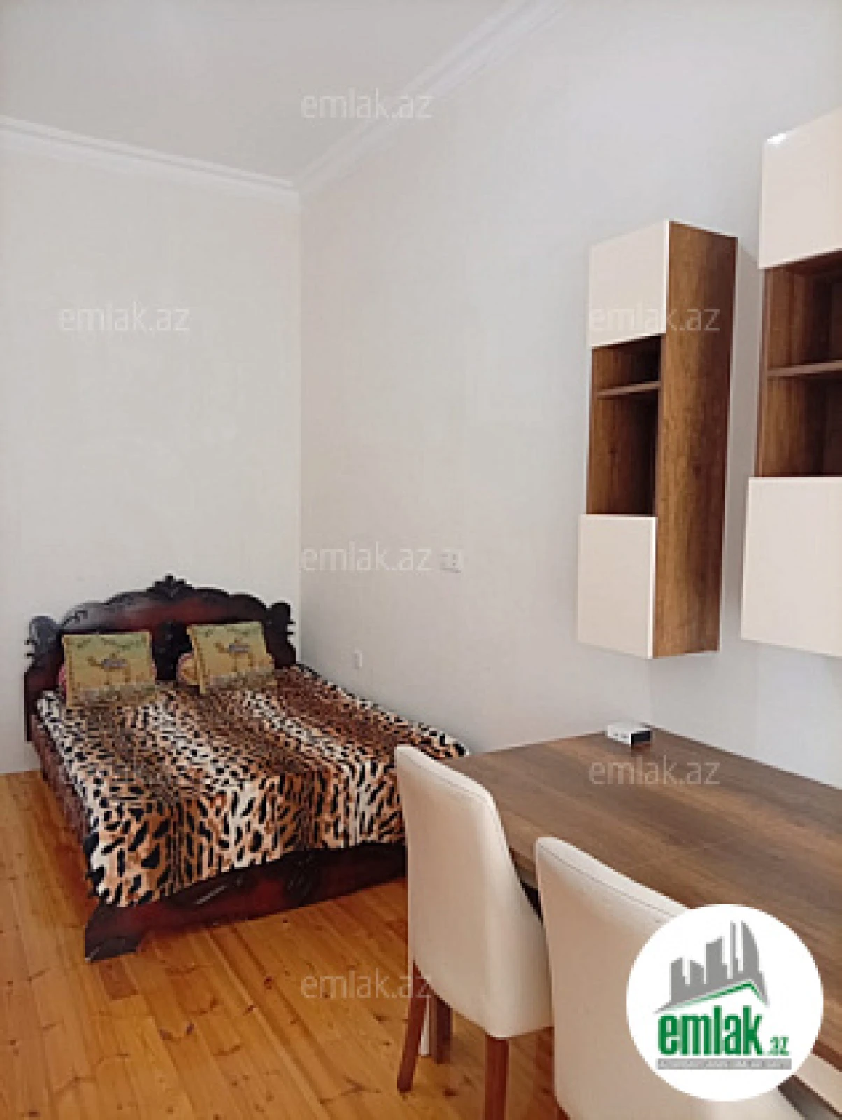 Satılır 6 otaqlı mənzil 400 m²