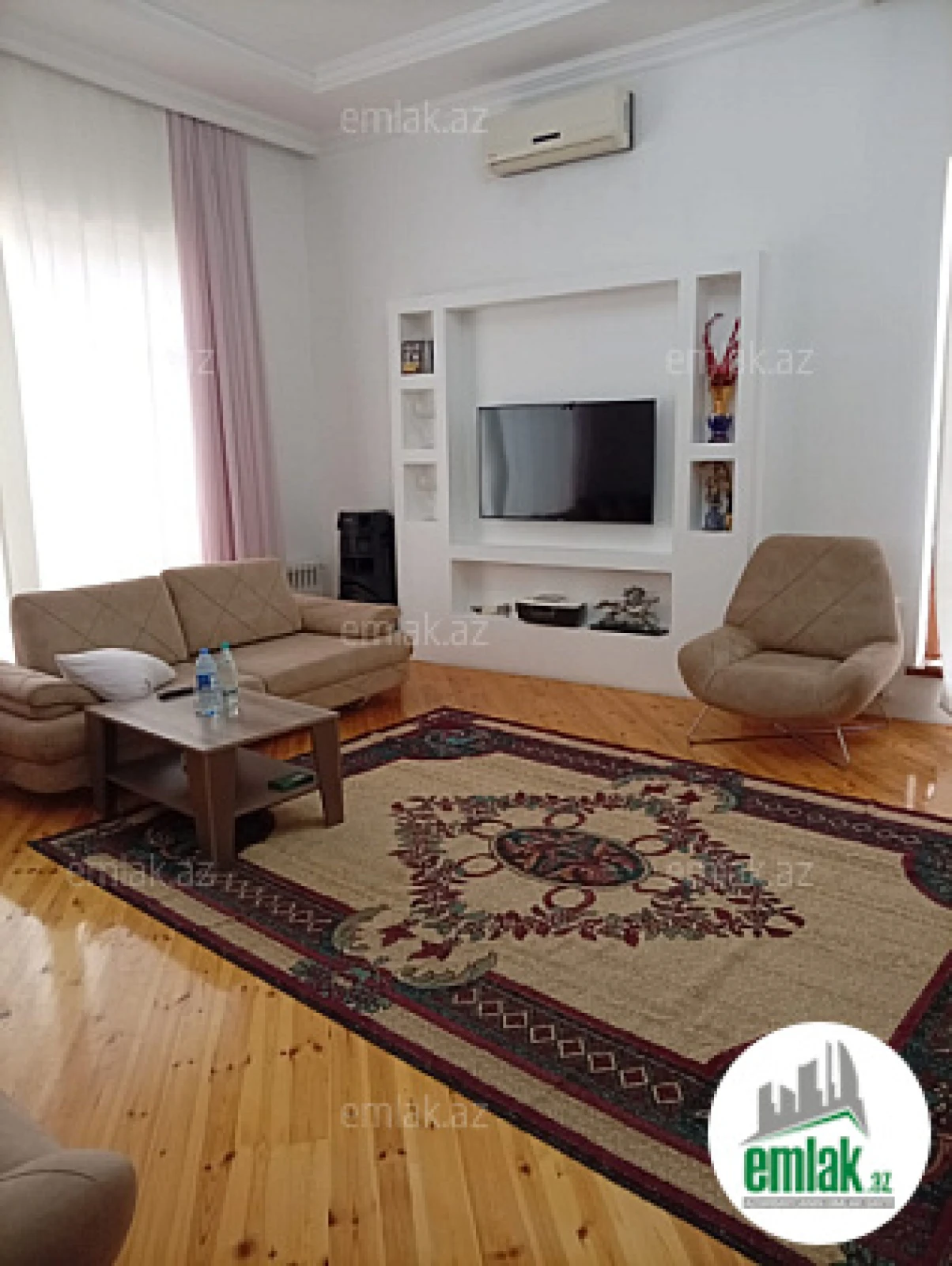 Satılır 6 otaqlı mənzil 400 m²