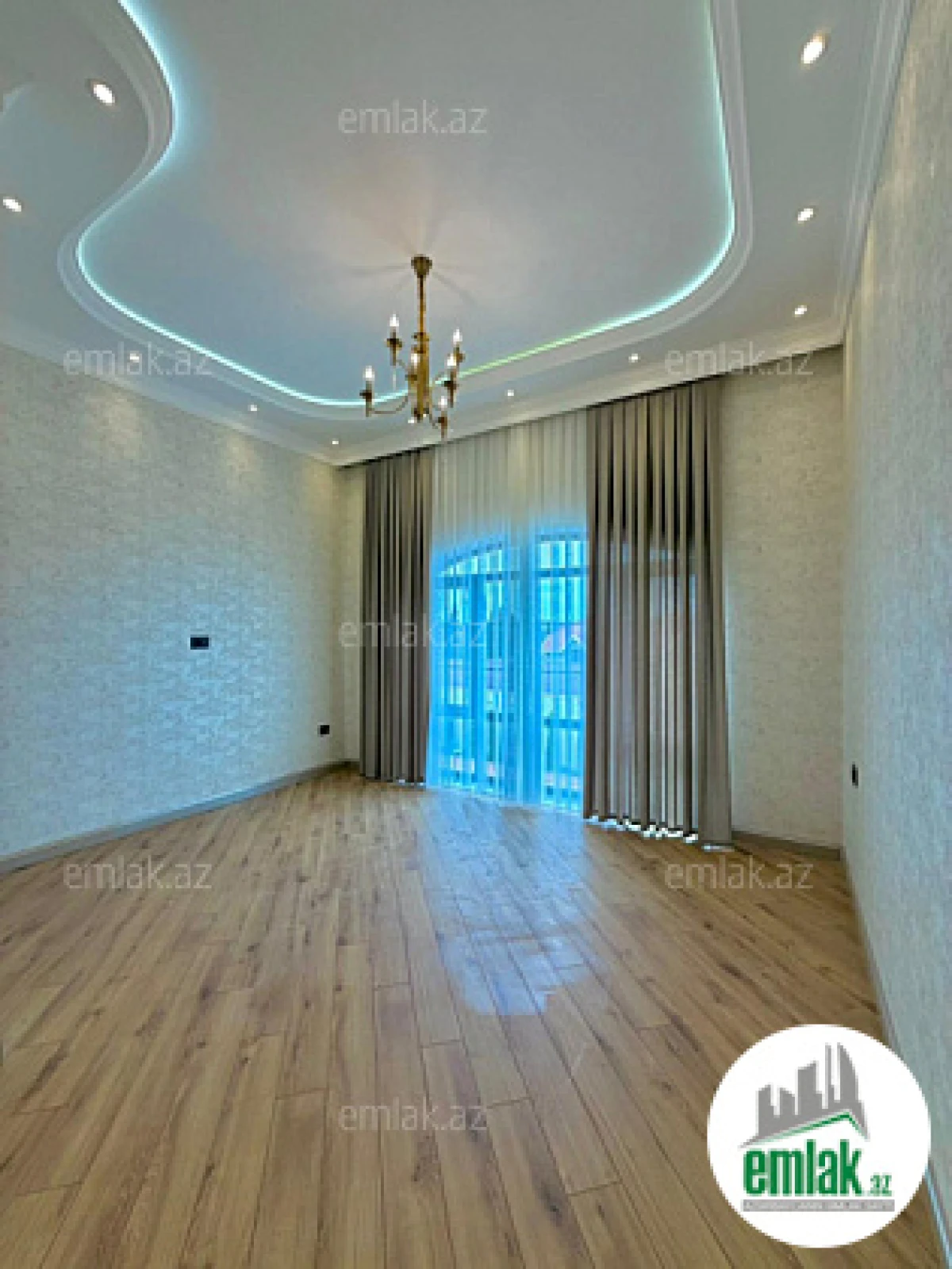 Satılır 6 otaqlı mənzil 400 m²