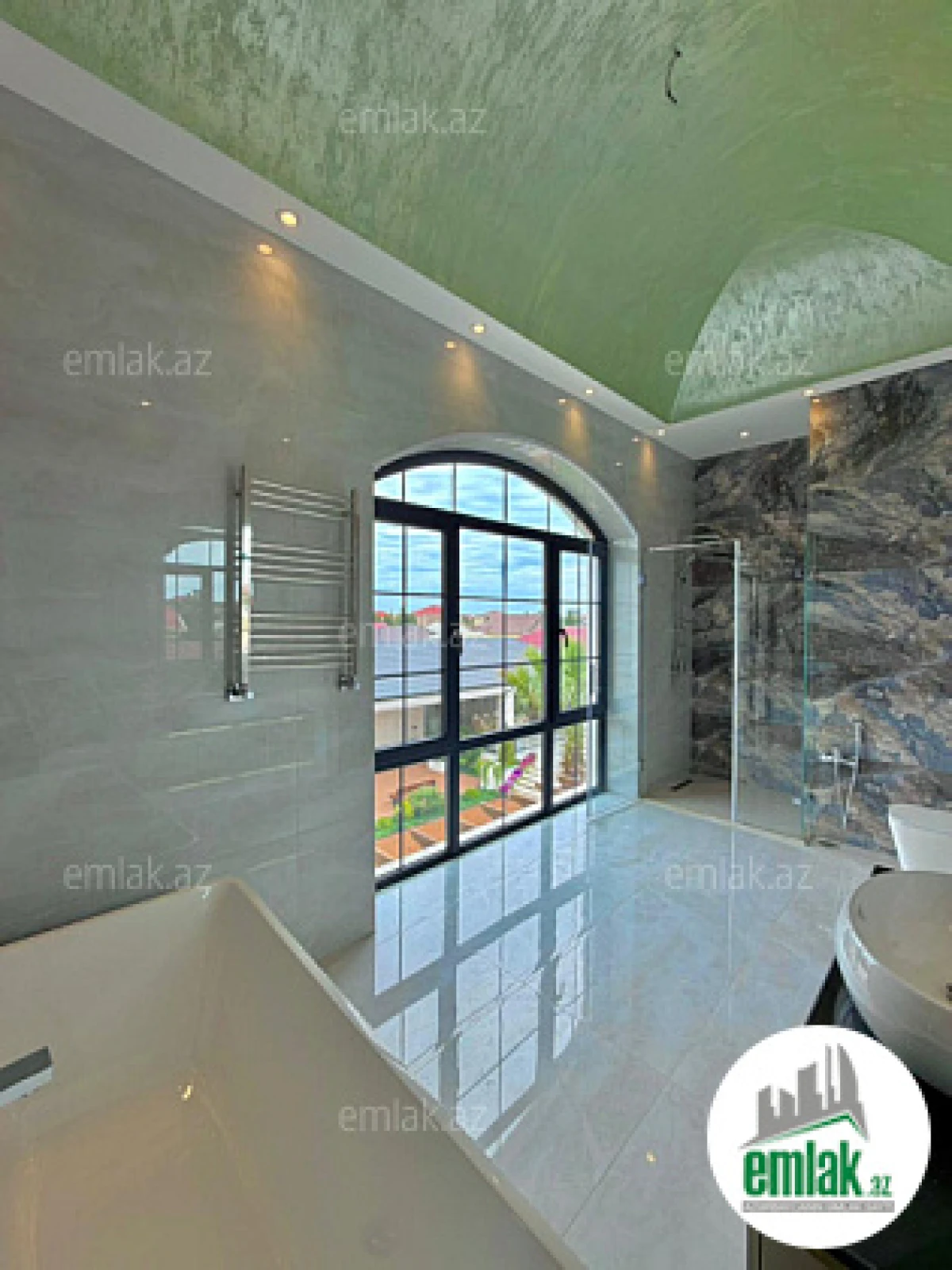 Satılır 6 otaqlı mənzil 400 m²