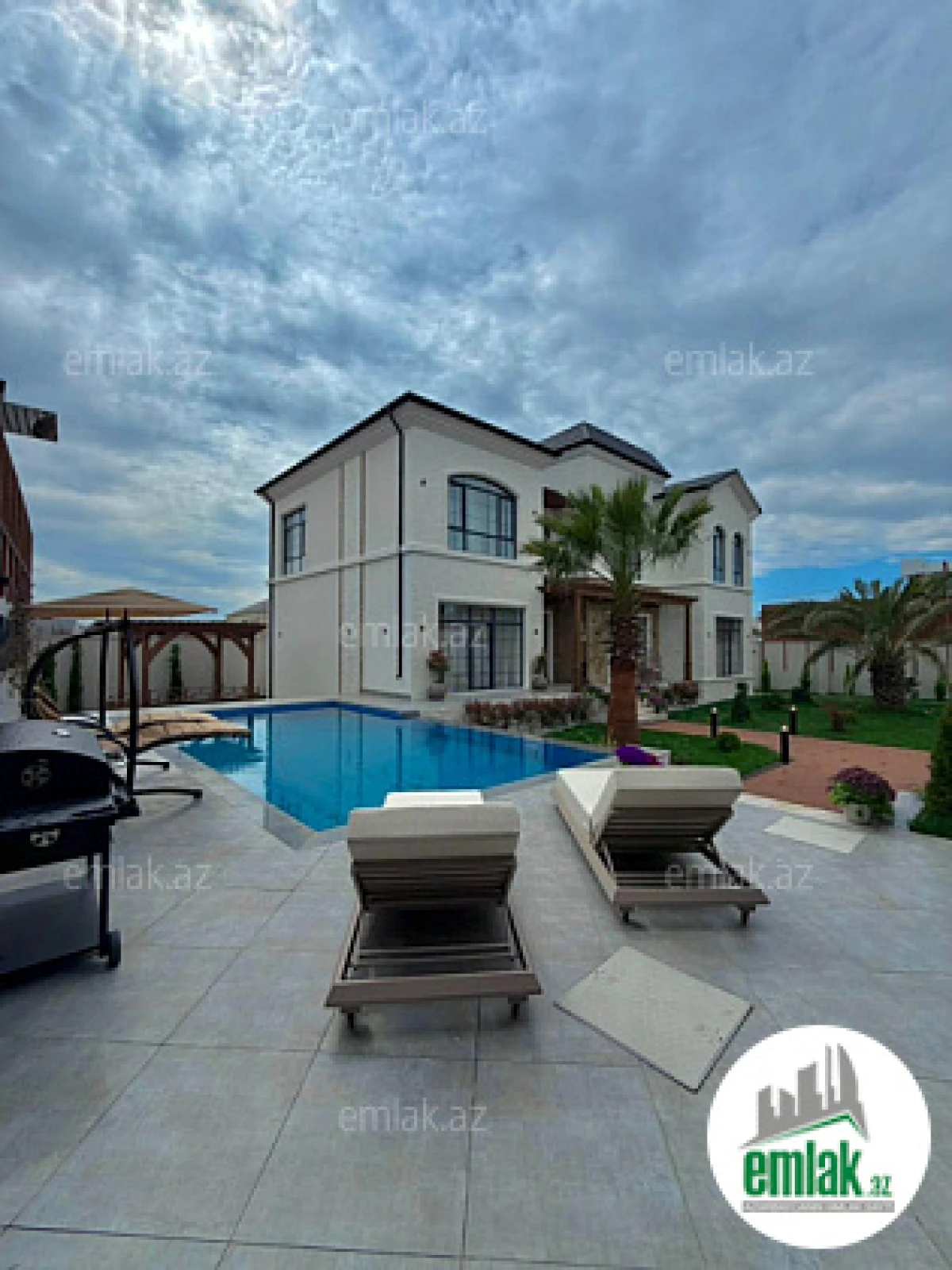 Satılır 6 otaqlı mənzil 400 m²