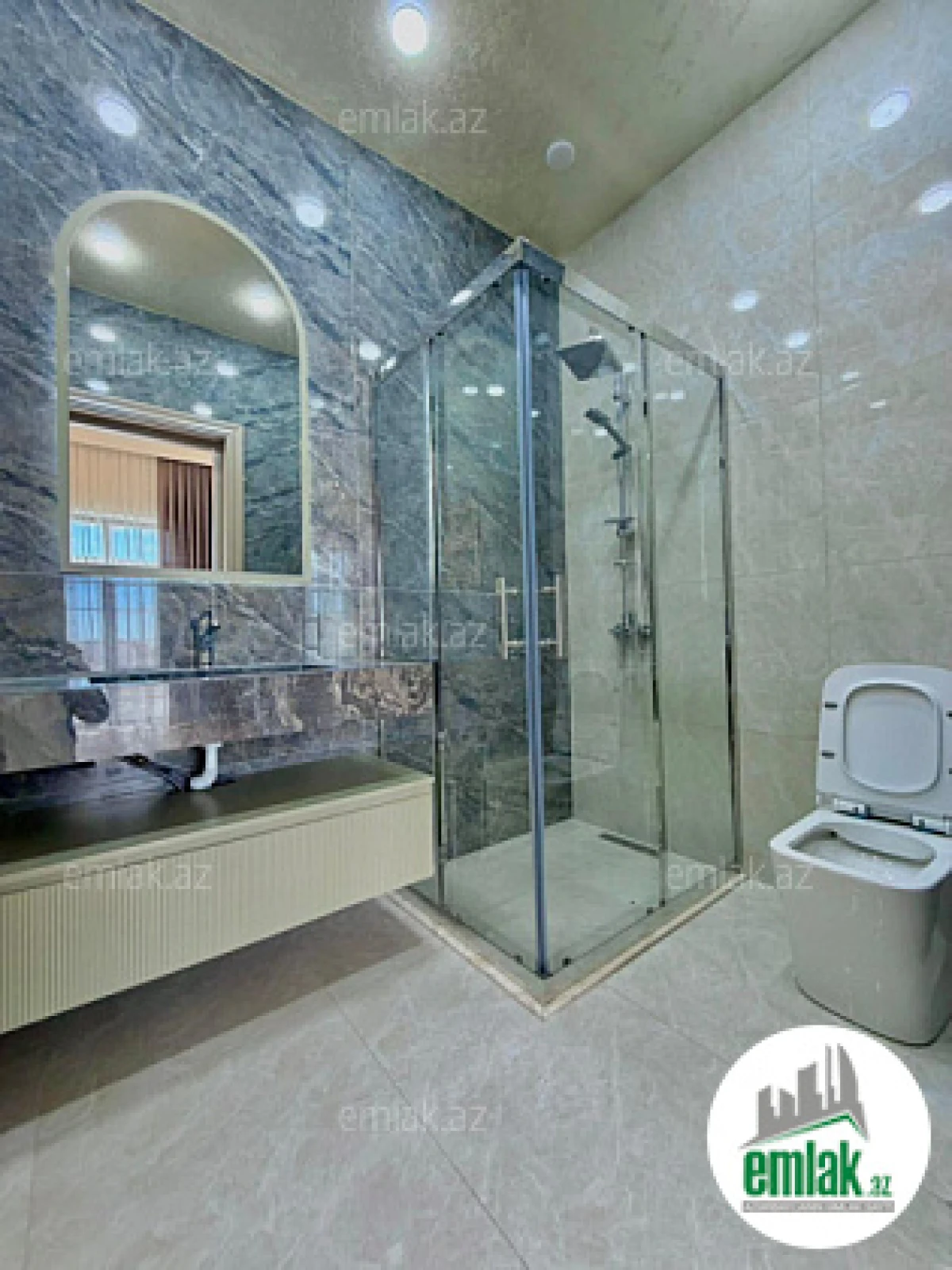 Satılır 6 otaqlı mənzil 400 m²