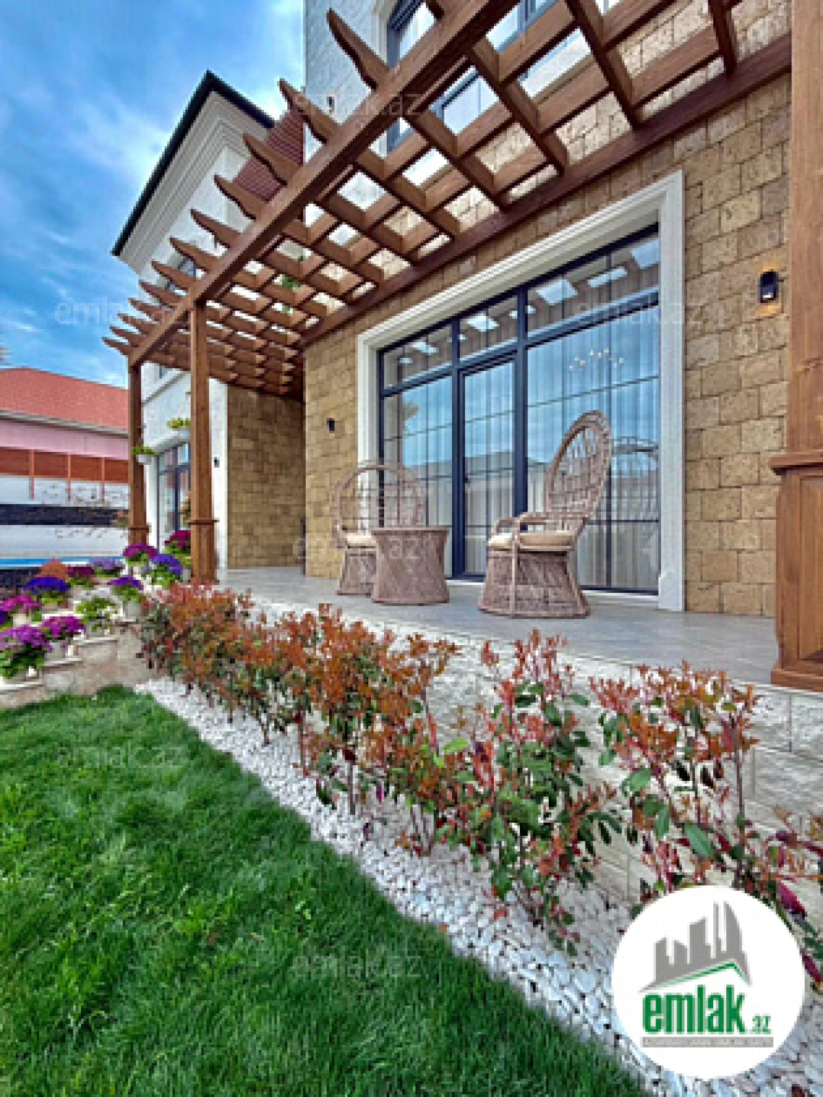 Satılır 6 otaqlı mənzil 400 m²