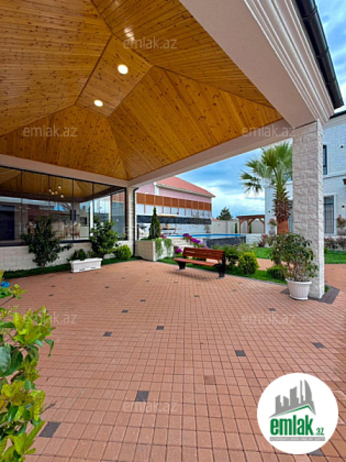 Satılır 6 otaqlı mənzil 400 m²