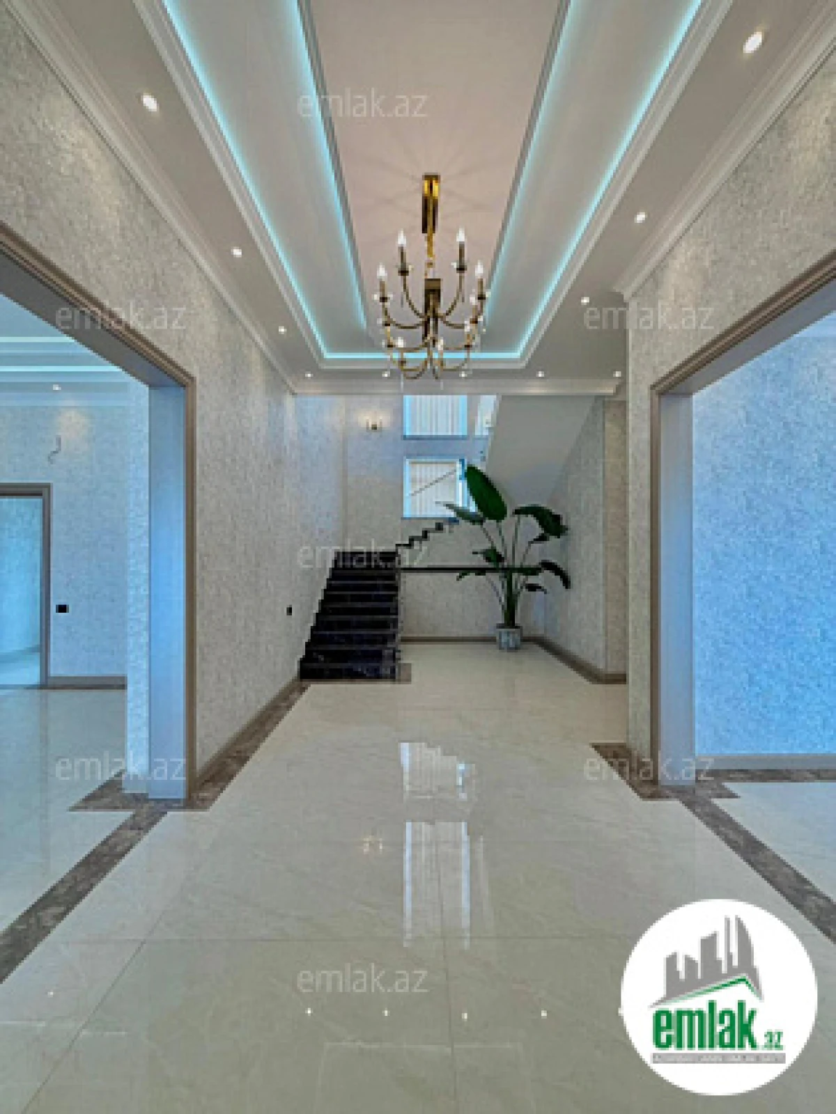 Satılır 6 otaqlı mənzil 400 m²