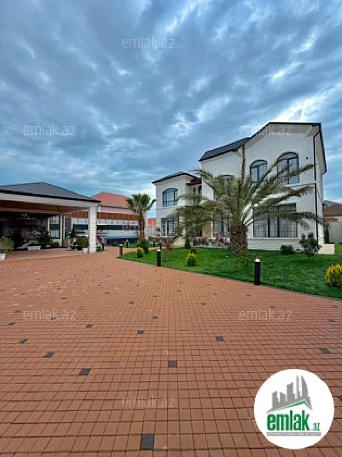 Satılır 6 otaqlı mənzil 400 m²